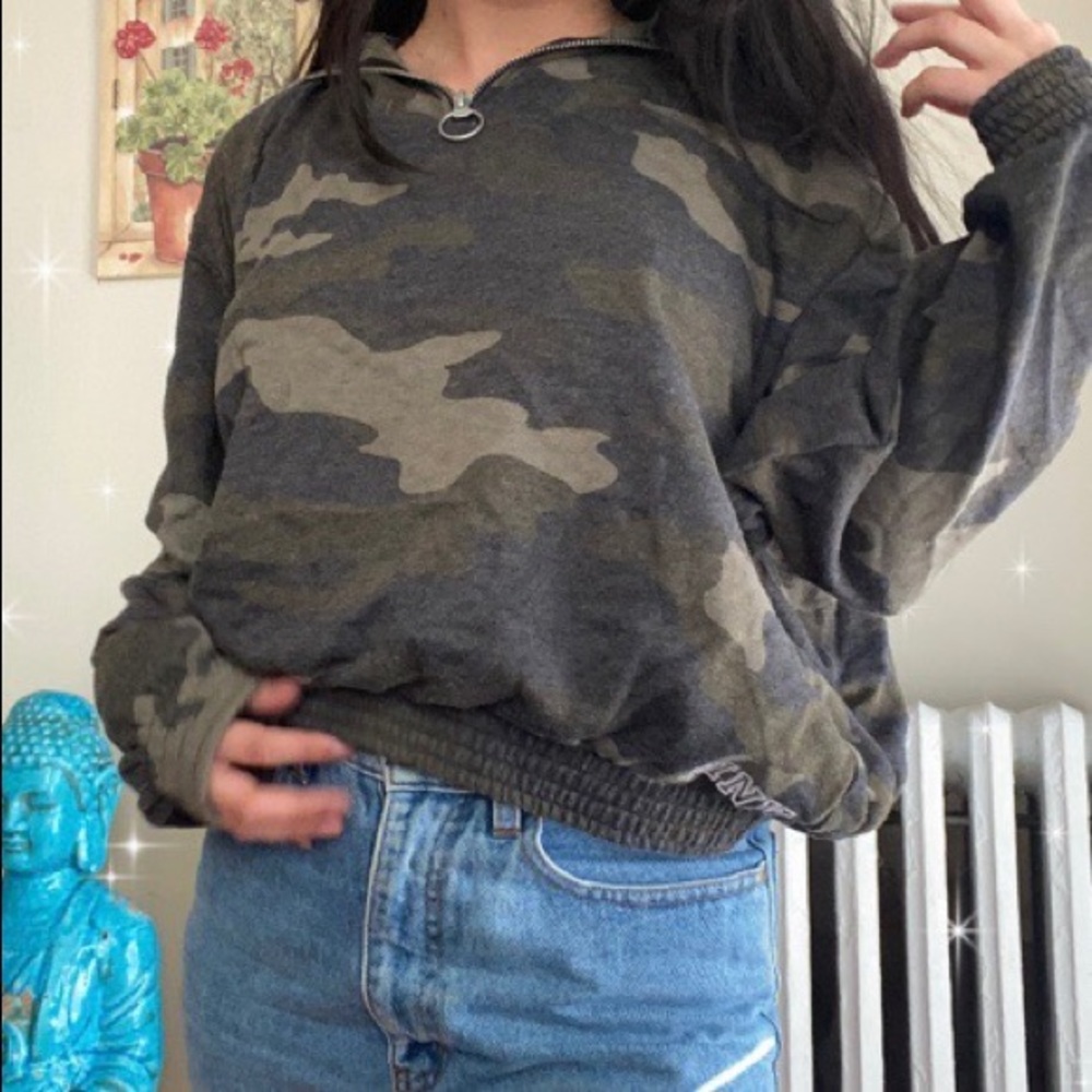 Camo vs PINK lightweight pullover
